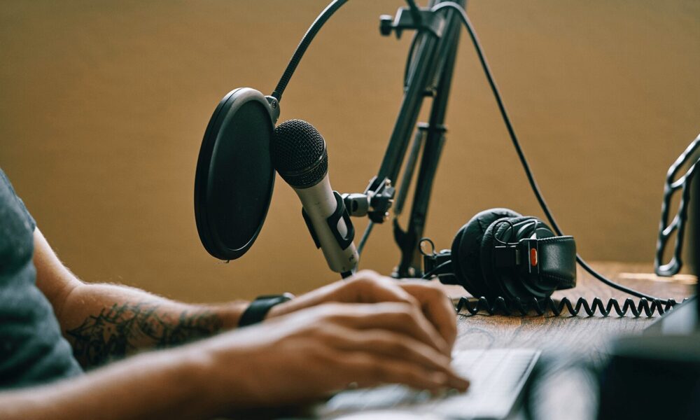 podcasting-success:-choosing-the-right-podcast-hosting-company-and-how-to-record-a-podcast